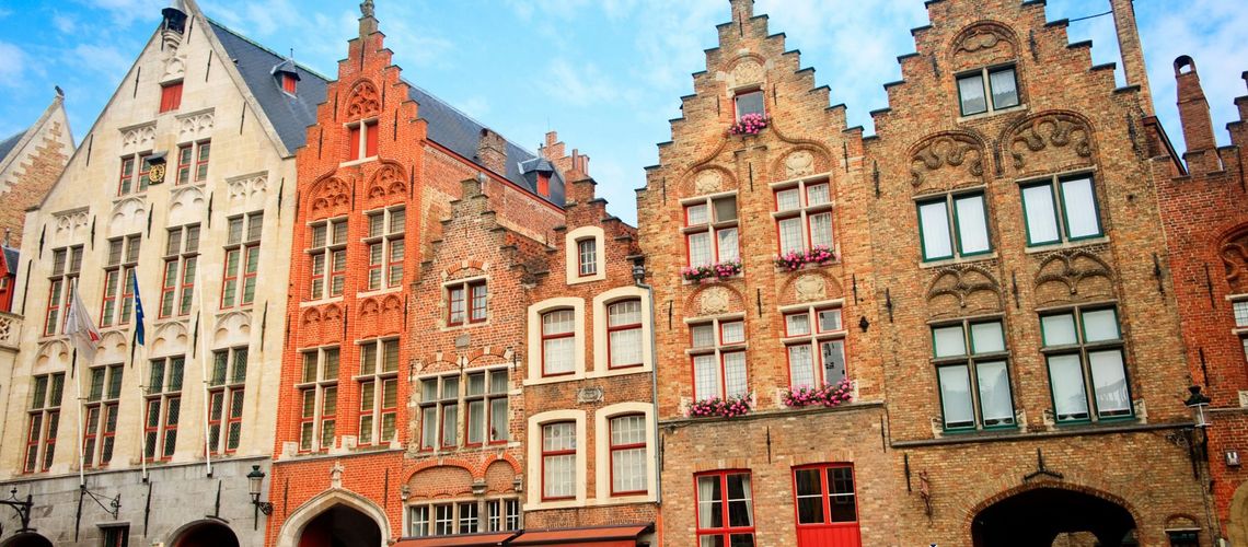 Im Mittelalter wurde die Stadt Brüssel zur Hauptstadt erklärt. In dieser Zeit entstanden diese wunderbaren mittelalterlichen Bauten, die zum Shoppen einladen.